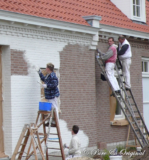 Kaleiverf op metselwerk